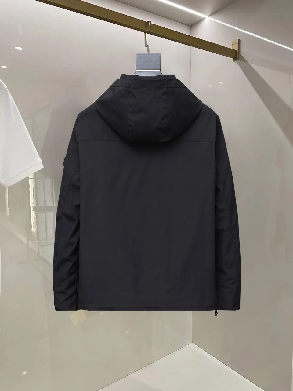 Baibaoli 2026 spring New Arrival jacket, new show product‼ The product is in perfect condition. It is comfortable and warm to wear on both sides. It has all three labels and the color is full and attractive. The design is very outstanding and can easily enhance the fashion sense. The workmanship is extremely sophisticated and rigorous, and the wiring is neat and meticulous! A masterpiece from a famous designer! The upper body does not look bloated and is super handsome! In Stock Sizes：M～XXXL